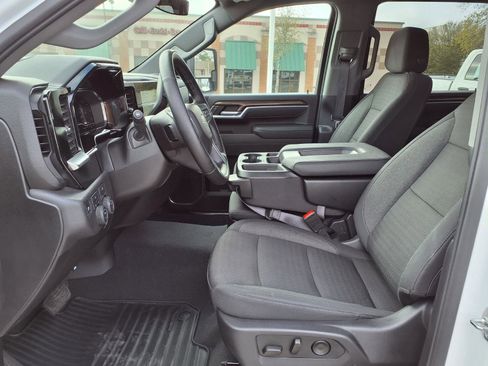 Used 2025 Chevrolet Silverado 2500 LT w/ Convenience Package image 17