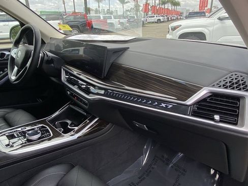 Used 2024 BMW X7 xDrive40i w/ Parking Assistance Package AWD/4WD image 17
