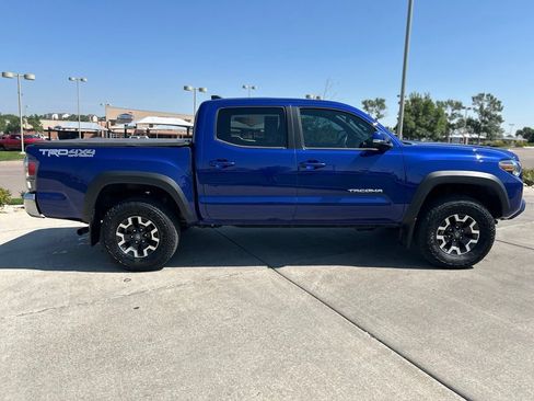 Used 2022 Toyota Tacoma TRD Off-Road AWD/4WD image 9
