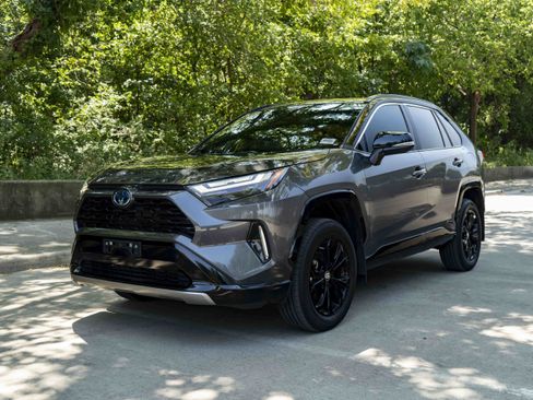 Used 2024 Toyota RAV4 XSE AWD/4WD image 5