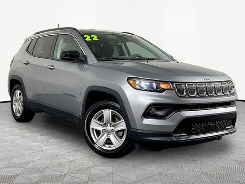 Used 2022 Jeep Compass Latitude FWD image 3