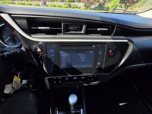 Used 2019 Toyota Corolla SE FWD image 16