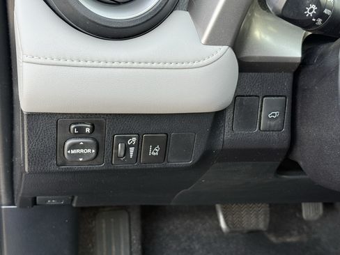 Used 2016 Toyota RAV4 Limited AWD/4WD image 2