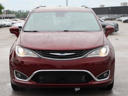 Used 2018 Chrysler Pacifica Touring-L w/ Advanced Safetytec Group FWD image 5
