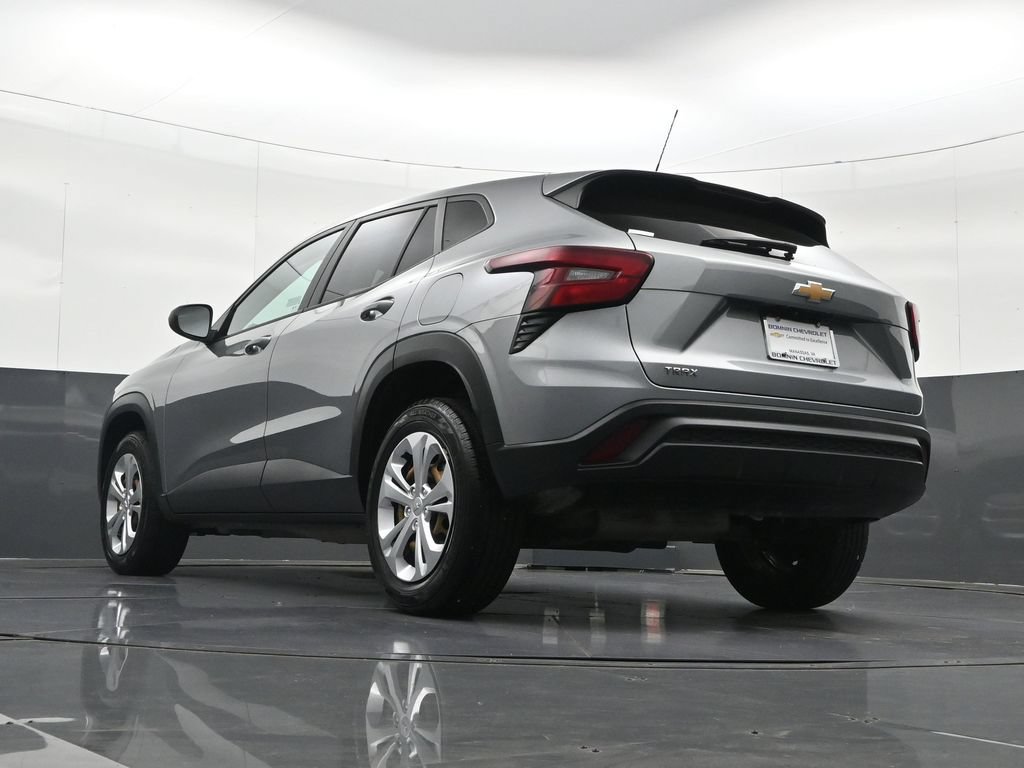 Certified 2024 Chevrolet Trax LS FWD image 32
