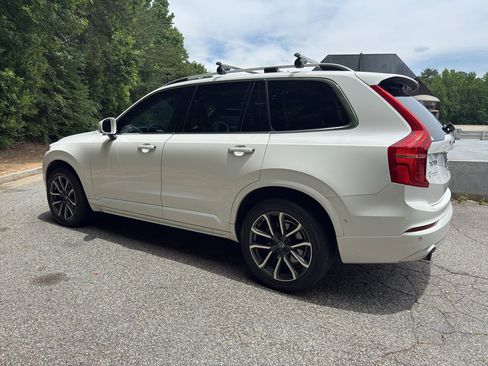 Used 2018 Volvo XC90 T5 Momentum w/ Convenience Package FWD image 2