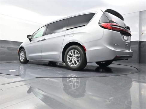 New 2026 Chrysler Pacifica Select image 21
