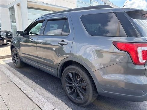 Used 2018 Ford Explorer XLT w/ Equipment Group 202A AWD/4WD image 7