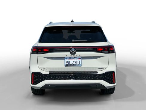 Certified 2025 Volkswagen Tiguan SEL R-Line AWD/4WD image 4
