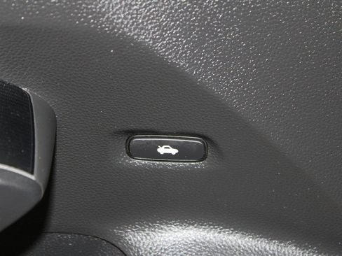 Used 2022 Honda Civic Touring image 10