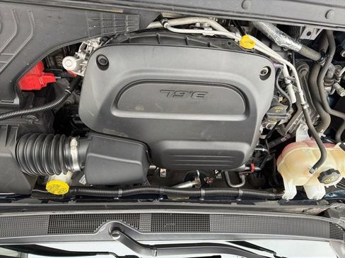 Used 2023 Chrysler Pacifica Touring-L image 11