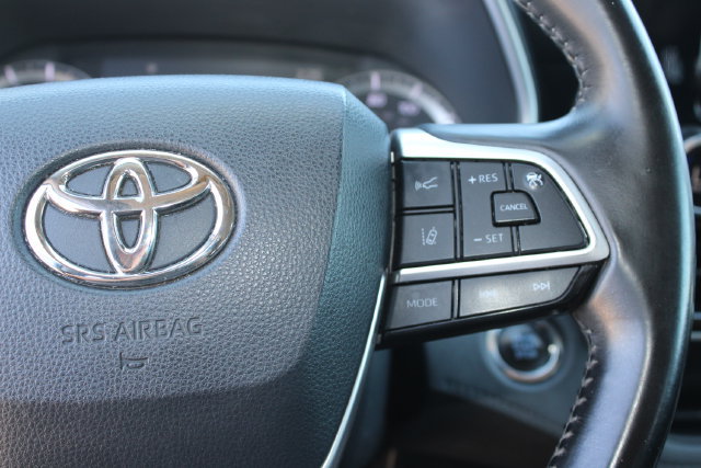 Used 2022 Toyota Highlander XLE FWD image 14