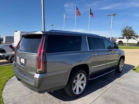 Used 2020 Cadillac Escalade ESV Premium Luxury image 9