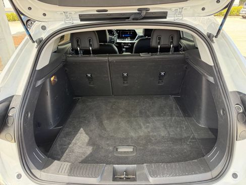Used 2025 Chevrolet Trax LT FWD image 31