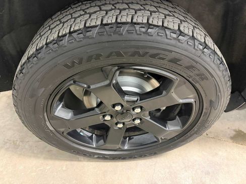 Certified 2019 Jeep Grand Cherokee Laredo AWD/4WD image 13