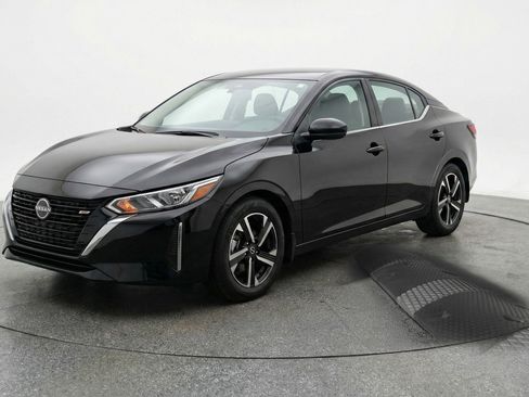 Used 2025 Nissan Sentra SV image 3