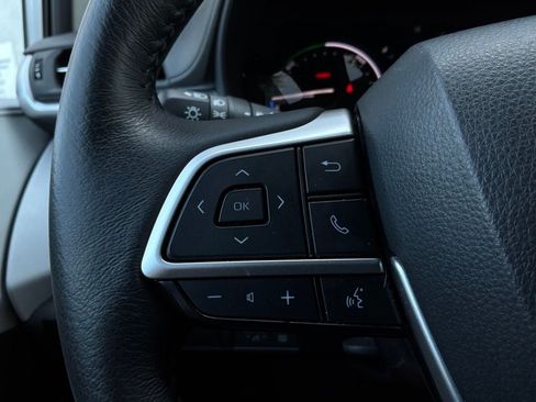 Used 2025 Toyota Sienna XLE FWD image 40
