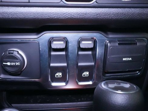 Used 2025 Jeep Wrangler Sport AWD/4WD image 28
