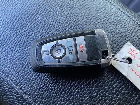 Used 2020 Ford Fusion SE FWD image 16