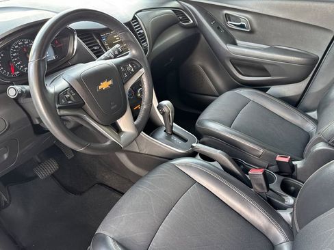Used 2018 Chevrolet Trax LT w/ LT Convenience Package image 5