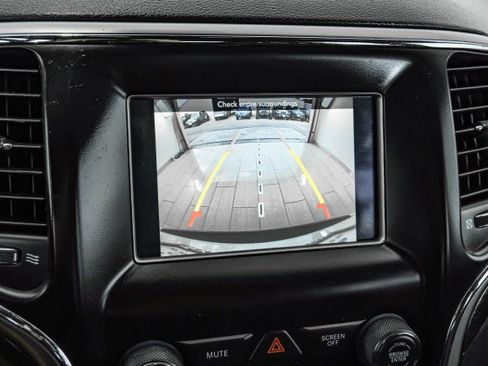 Used 2018 Jeep Grand Cherokee Laredo image 21