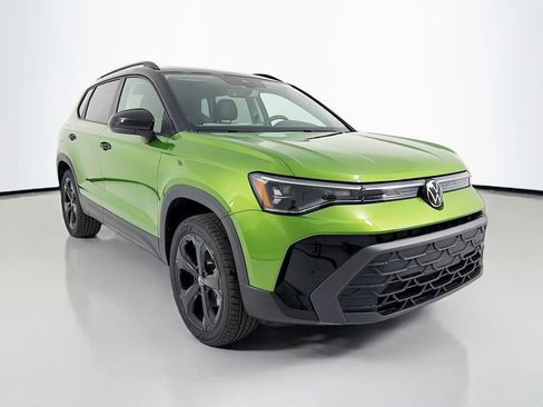 New 2026 Volkswagen Taos SE image 1