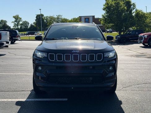 Used 2023 Jeep Compass Latitude w/ Sun and Sound Group AWD/4WD image 9