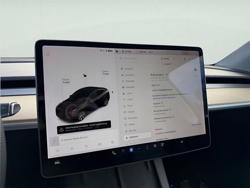 Used 2021 Tesla Model Y Long Range image 19