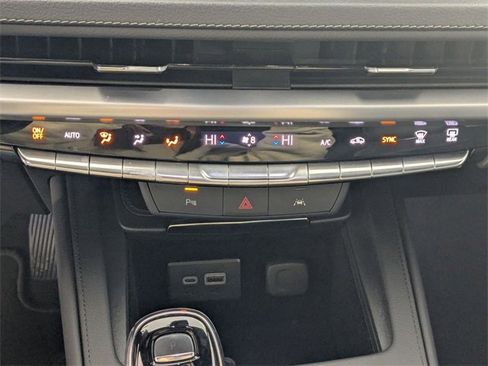 Used 2024 Cadillac XT4 Premium Luxury image 23