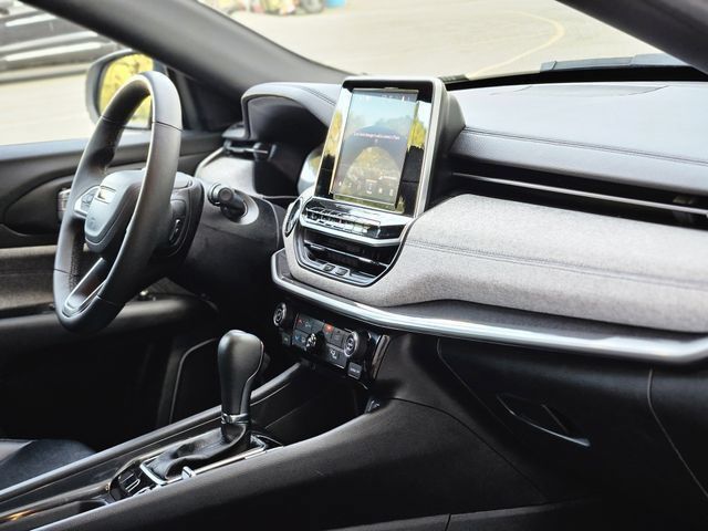 Used 2025 Jeep Compass Latitude AWD/4WD image 13