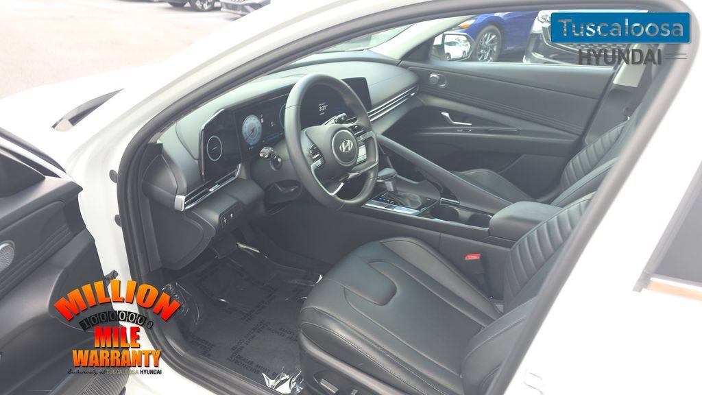 Used 2026 Hyundai Elantra Limited FWD image 23