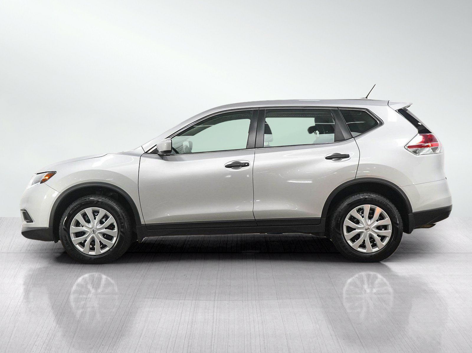 Used 2016 Nissan Rogue S AWD/4WD image 2