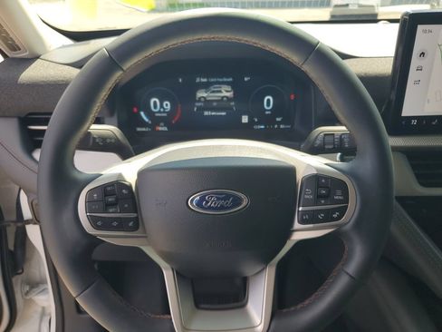 Used 2025 Ford Explorer Active AWD/4WD image 10