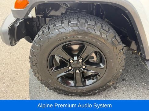 Used 2021 Jeep Wrangler Unlimited Sahara AWD/4WD image 13