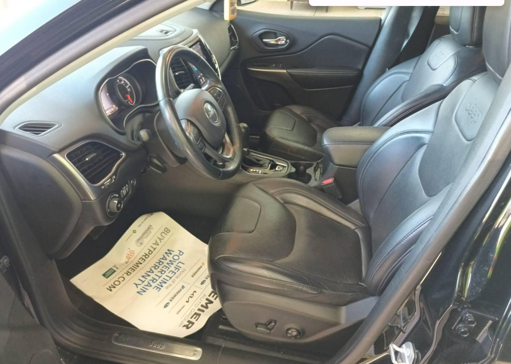 Used 2019 Jeep Cherokee Limited AWD/4WD image 4