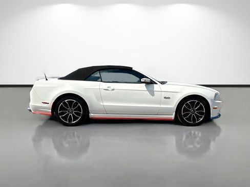 Used 2013 Ford Mustang GT Premium w/ Security Pkg RWD image 2