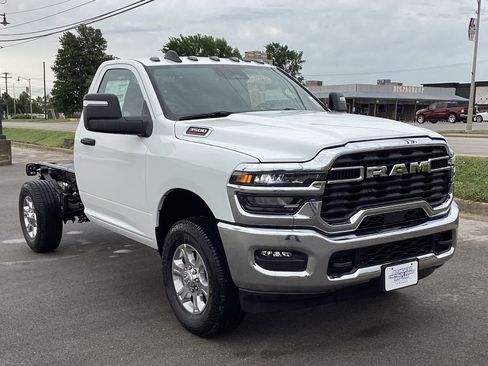 New 2026 RAM 3500 Tradesman AWD/4WD image 4