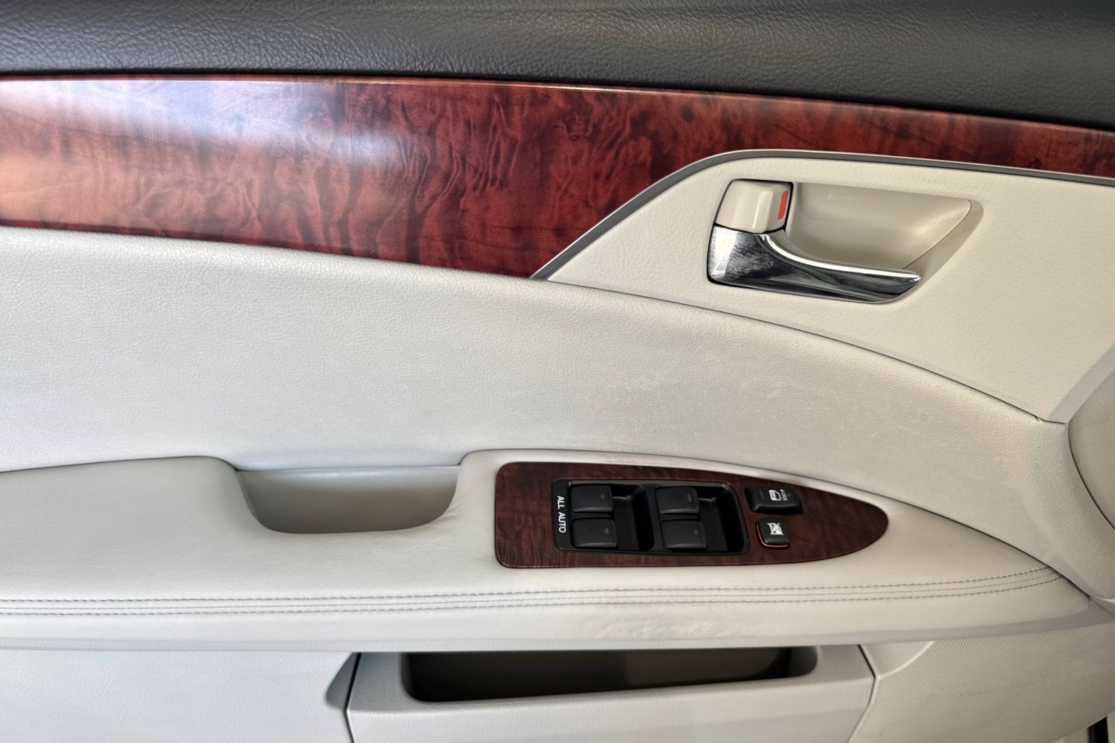 Used 2012 Toyota Avalon FWD image 12
