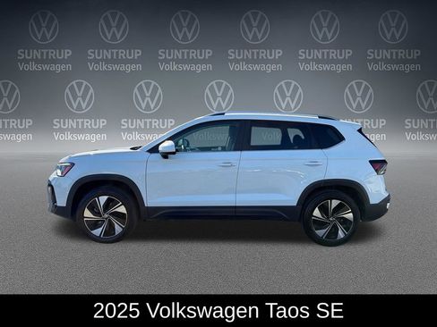 Used 2025 Volkswagen Taos SE AWD/4WD image 2