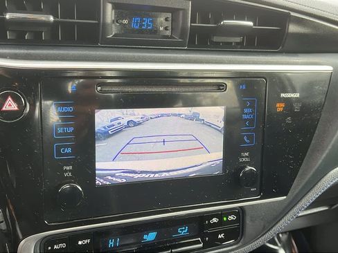 Used 2017 Toyota Corolla SE image 16