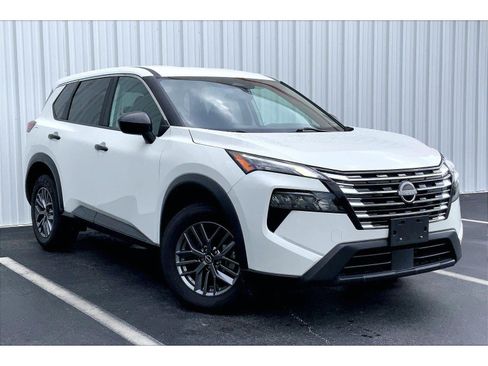 Used 2024 Nissan Rogue S AWD/4WD image 2