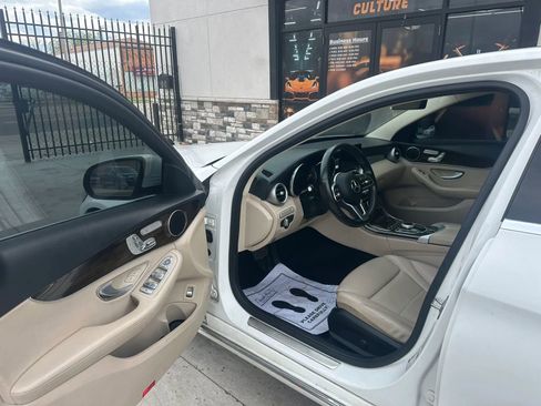 Used 2019 Mercedes-Benz C 300 4MATIC Sedan image 8