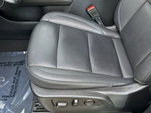 Used 2025 Chevrolet Suburban LT RWD image 21