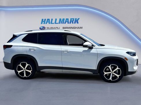 Used 2025 Volkswagen Tiguan SE w/ Panoramic Sunroof Package AWD/4WD image 2