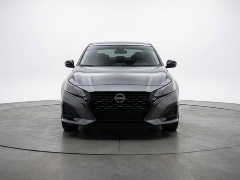 Used 2025 Nissan Altima 2.5 SV image 2