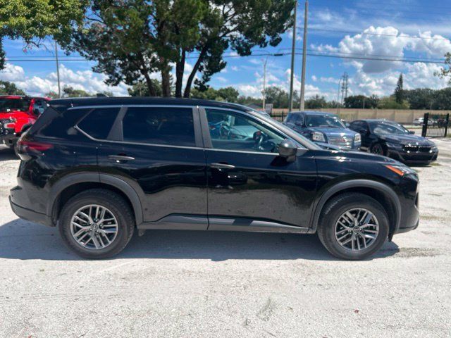 Used 2024 Nissan Rogue S AWD/4WD image 18