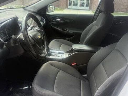 Used 2017 Chevrolet Malibu LT FWD image 11