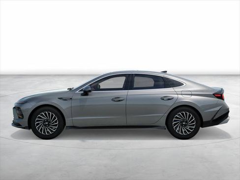 New 2025 Hyundai Sonata Limited image 3
