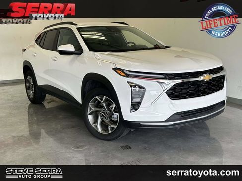 Used 2025 Chevrolet Trax LT w/ LT Convenience Package FWD image 1