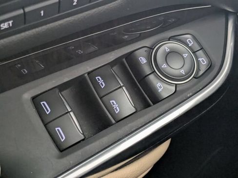 Used 2025 Cadillac XT4 Premium Luxury FWD image 22
